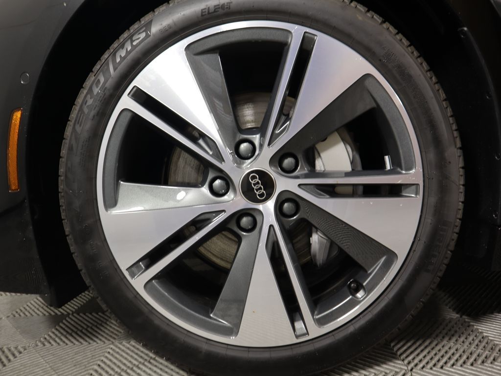 Thumbnail: 2025 Audi e-tron - 32