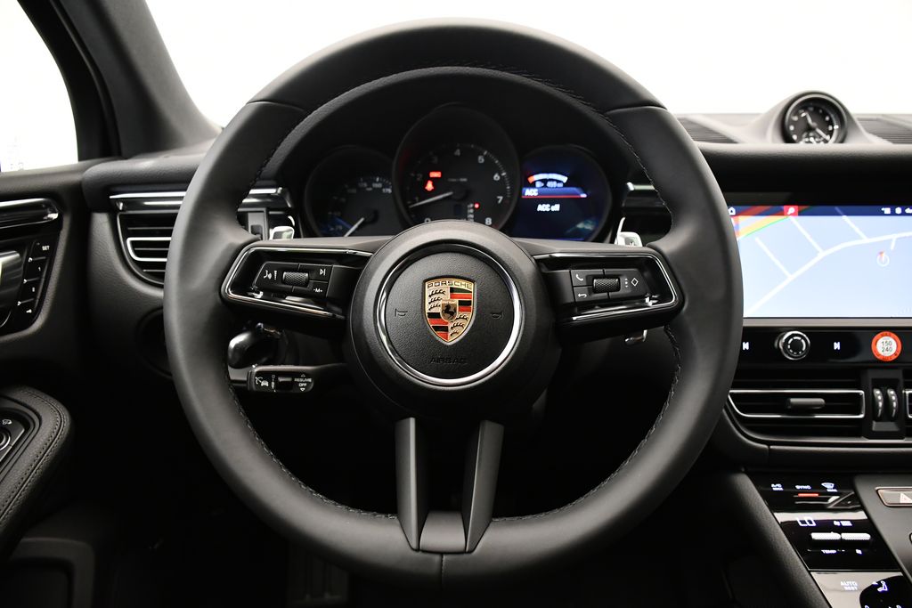 Thumbnail: 2025 Porsche Macan - 25