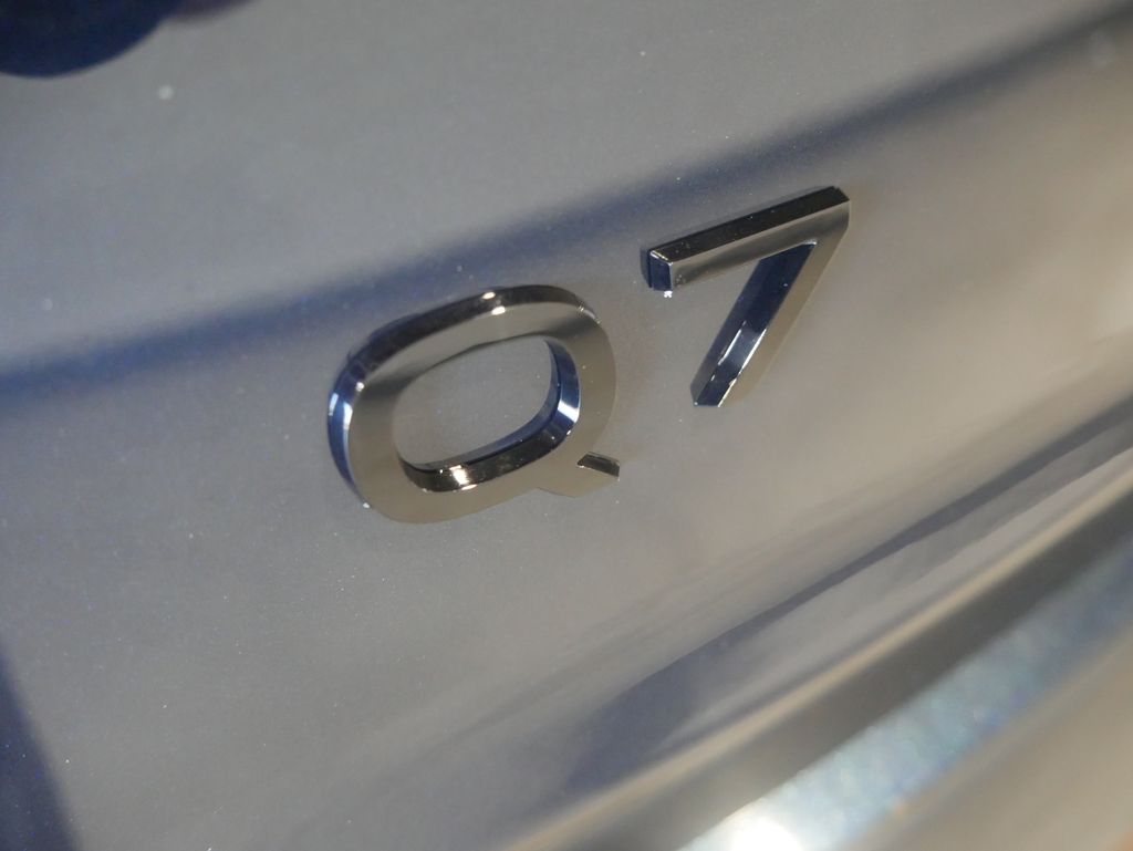 Thumbnail: 2026 Audi Q7 - 9