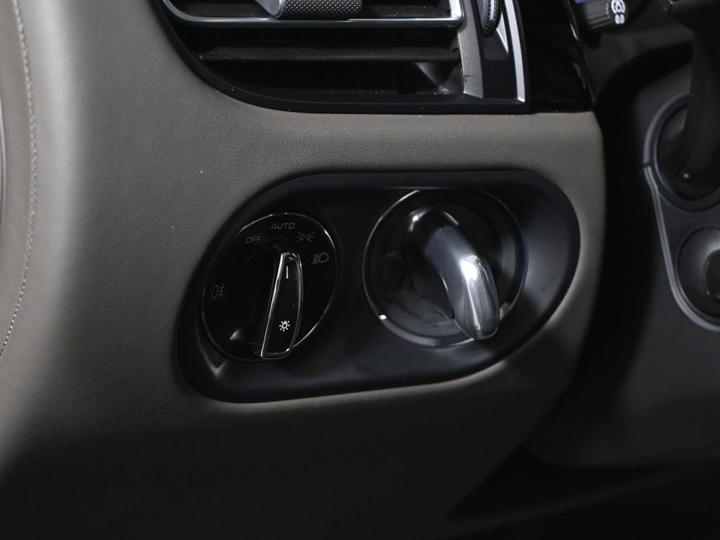 Thumbnail: 2025 Porsche Macan - 27