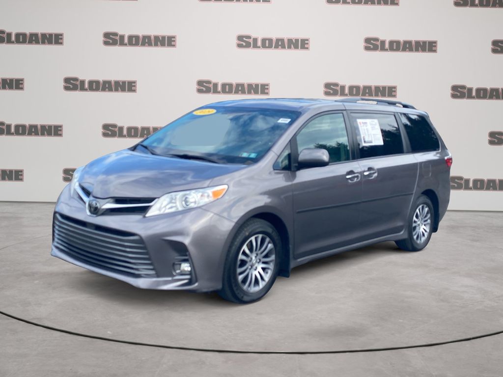 2019 Toyota Sienna XLE 7-Passenger FWD with Auto-Access Seat