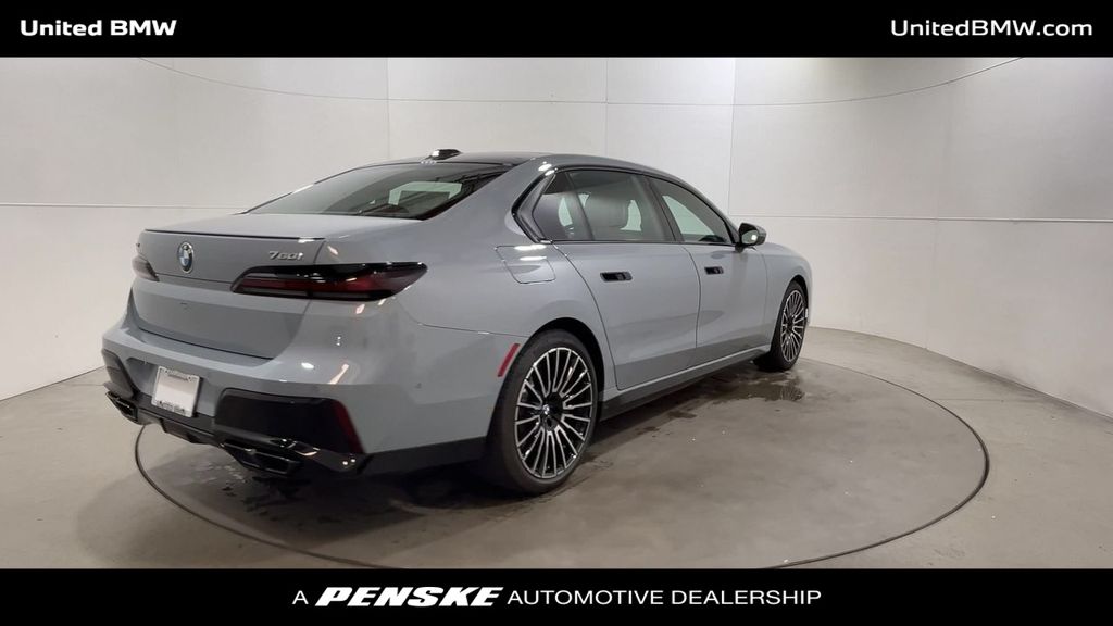 Thumbnail: 2026 BMW 7 Series - 8