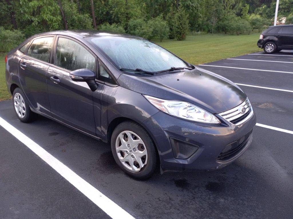 Gray Metallic 2013 Ford Fiesta SE Sedan Front-Wheel Drive 6-Speed Automatic