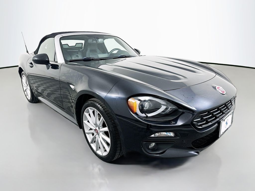 Thumbnail: 2017 Fiat 124 Spider - 3