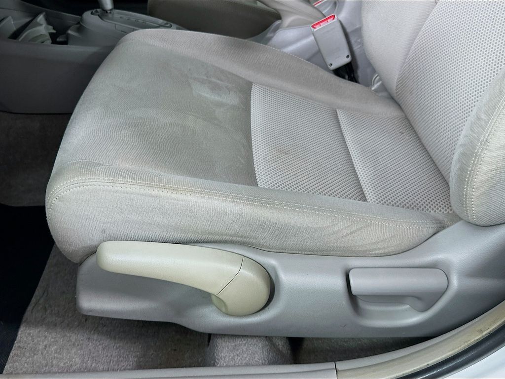 Thumbnail: 2010 Honda Insight - 18