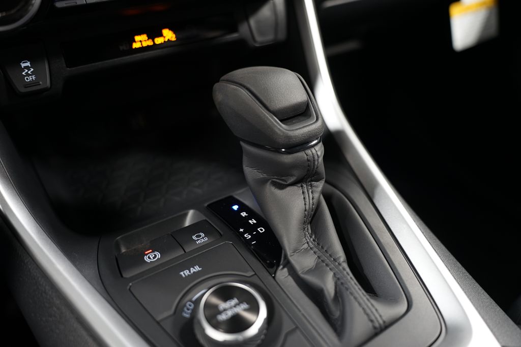 2025 Toyota RAV4 XLE 21