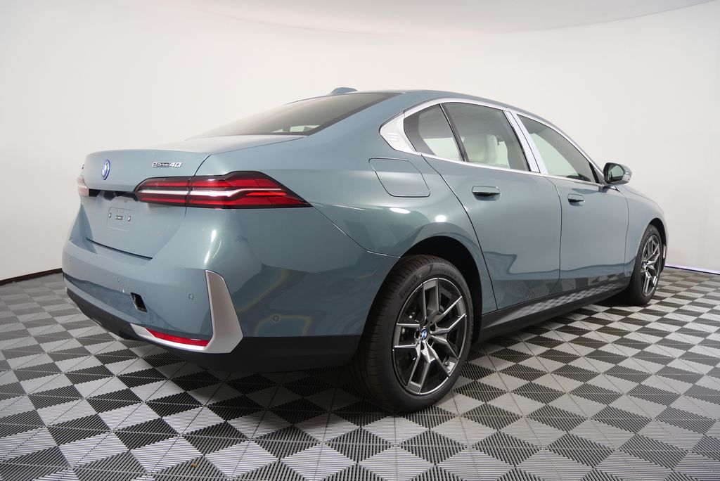 Thumbnail: 2026 BMW i5 - 3