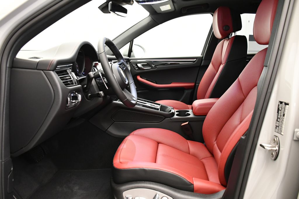 Thumbnail: 2026 Porsche Macan - 5