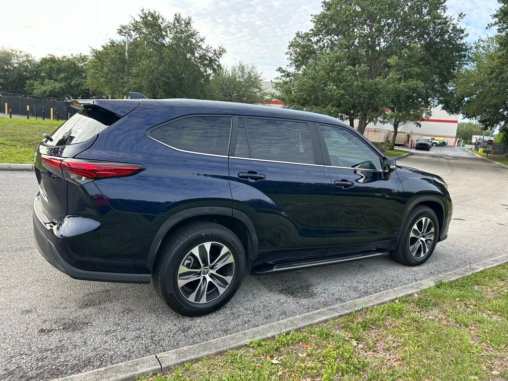 Thumbnail: 2023 Toyota Highlander - 6