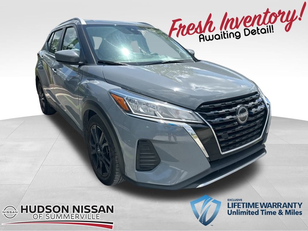 2022 Boulder Gray Pearl Nissan Kicks SV FWD SUV