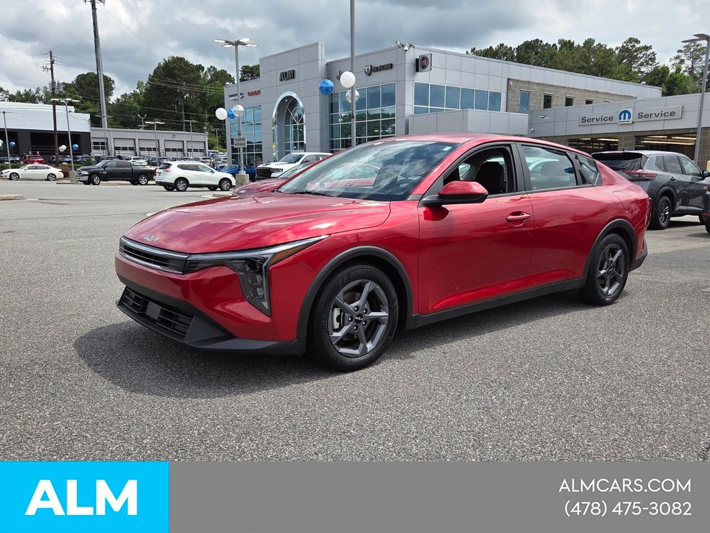 Used 2025 Red Kia LXS image 3