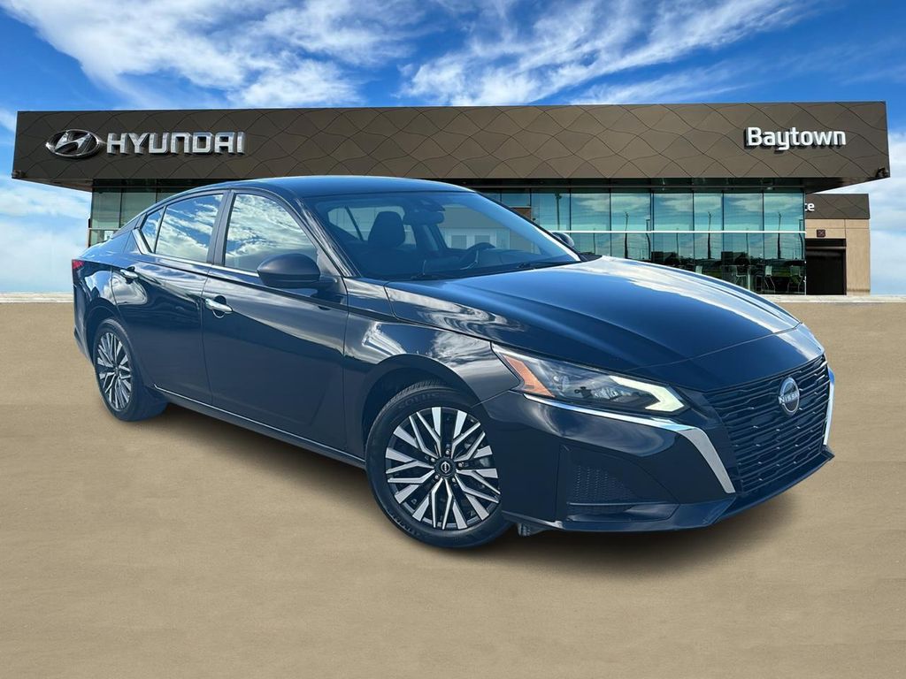 Super Black Clearcoat 2025 Nissan Altima 2.5 SV FWD Sedan Front-Wheel Drive Continuously Variable Transmission