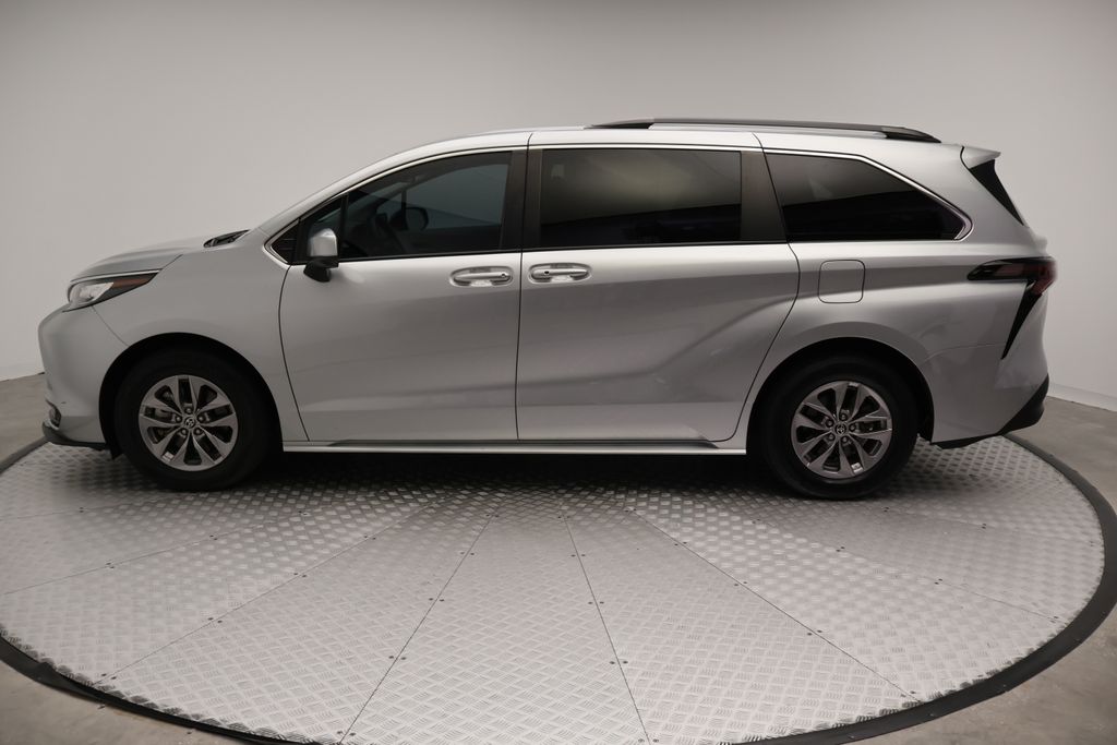 Thumbnail: 2023 Toyota Sienna - 12