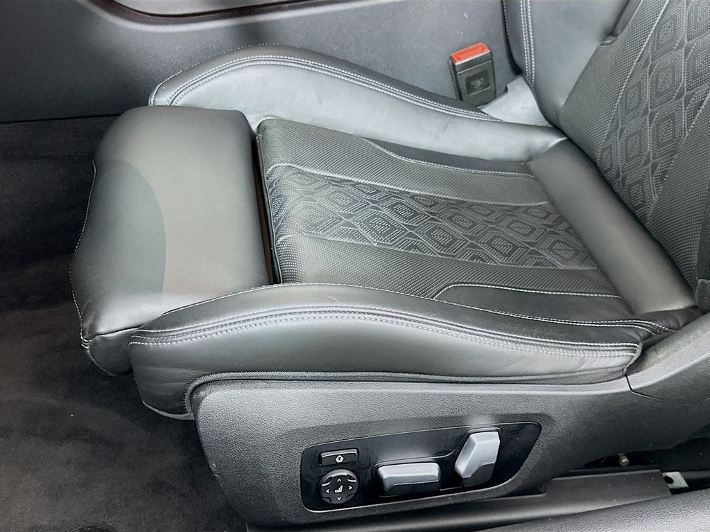 Thumbnail: 2023 BMW M8 - 20