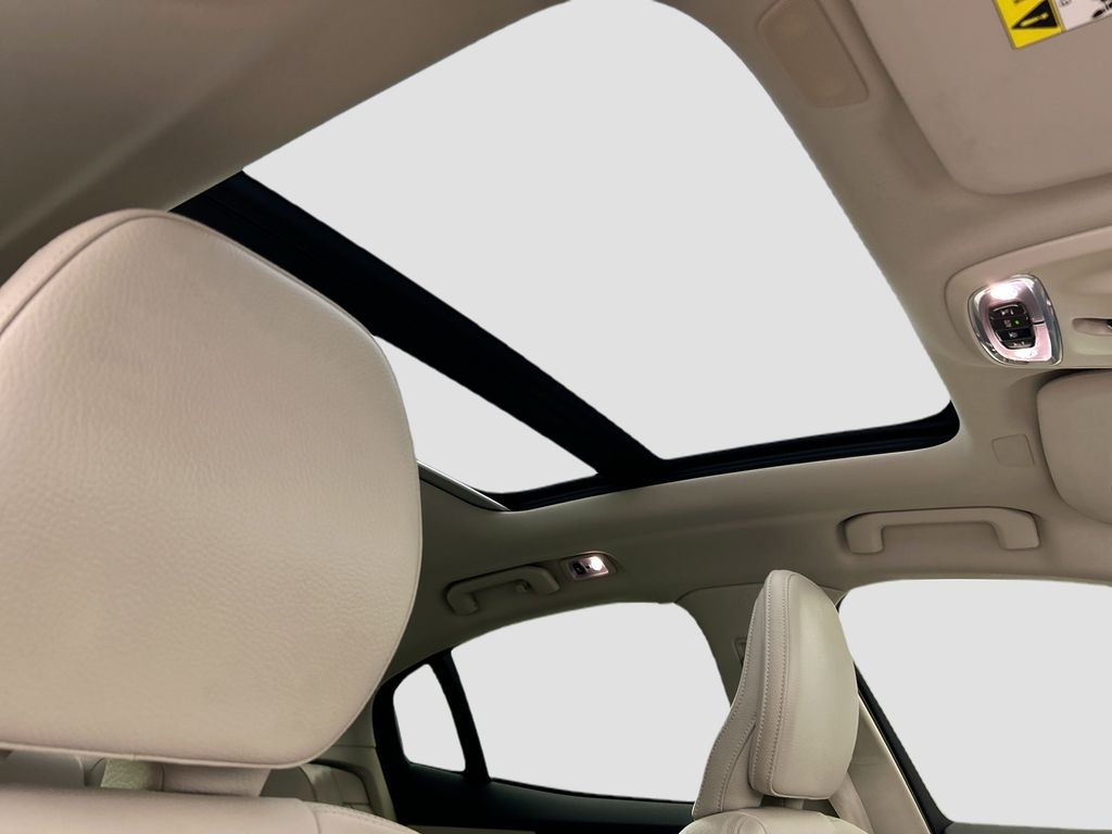 Thumbnail: 2020 Volvo S60 - 16