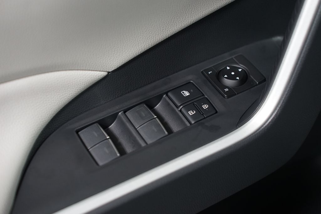 Thumbnail: 2025 Toyota RAV4 - 31