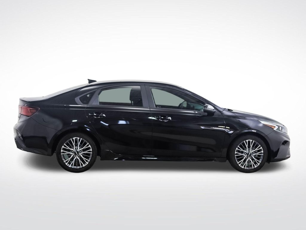 Thumbnail: 2024 Kia Forte - 6