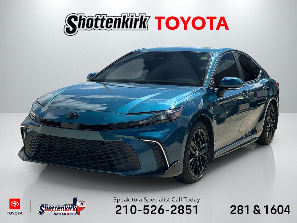 2025 Toyota Camry SE Hybrid's photo
