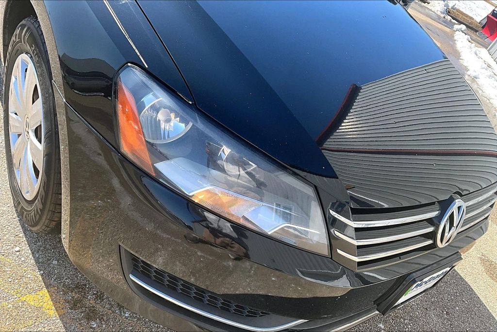 Used 2013 Black Volkswagen 2.5 S image 25