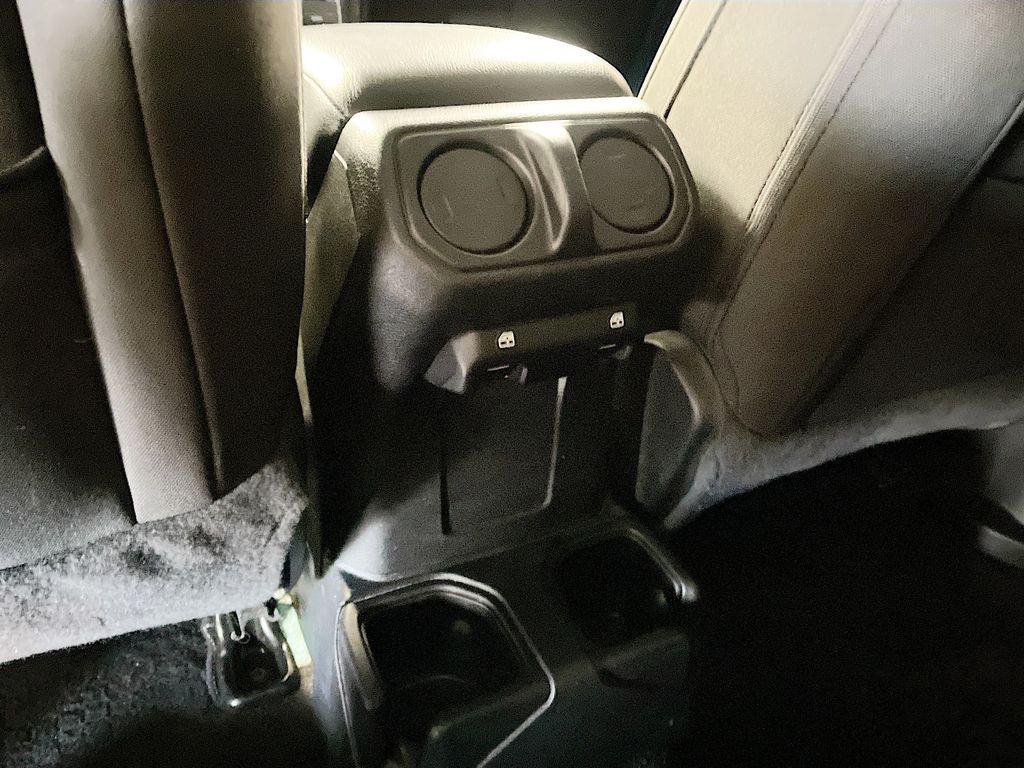 Used 2020 Bikini Pearlcoat Jeep Unlimited Sport S image 23