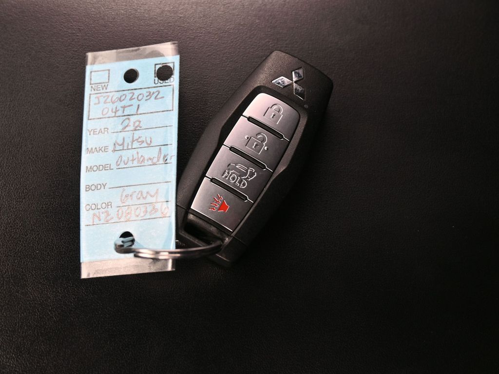 Used 2022 Alloy Silver Metallic Mitsubishi SE image 19