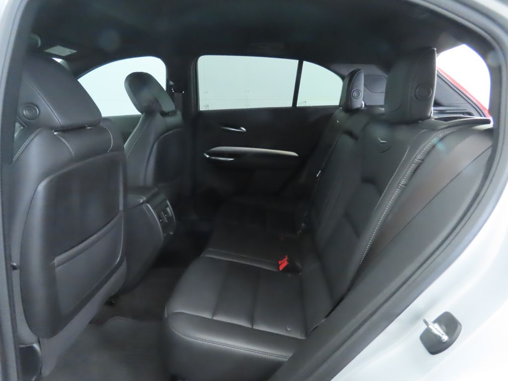 Thumbnail: 2022 Cadillac XT4 - 21