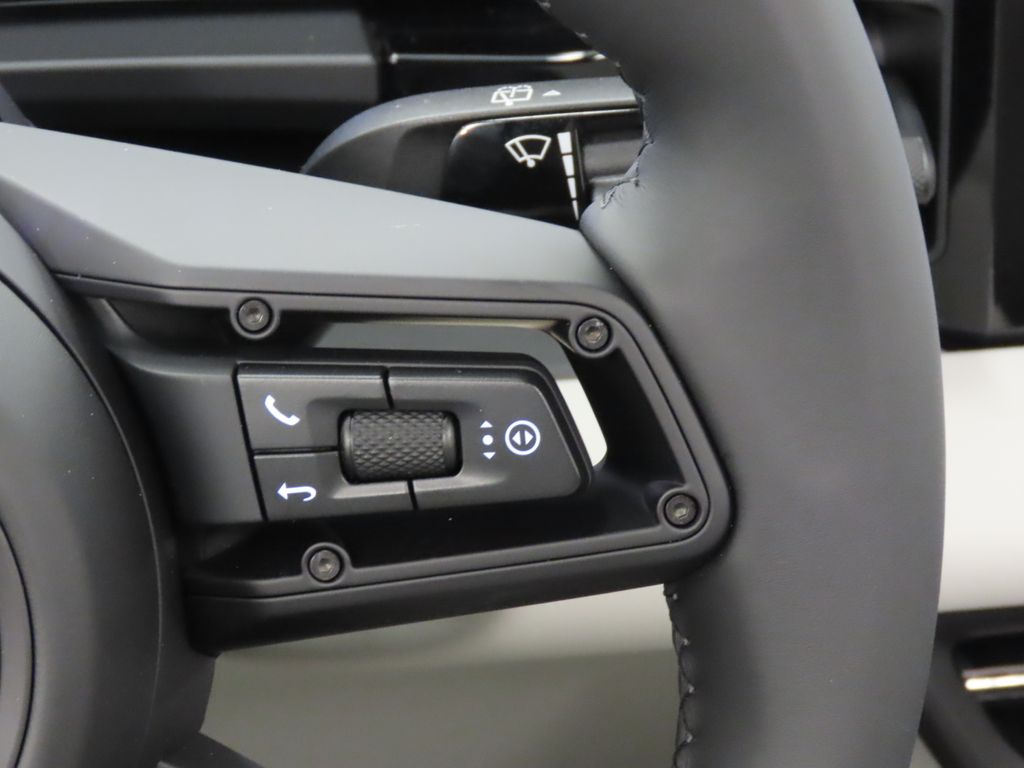 Thumbnail: 2026 Porsche Macan - 22