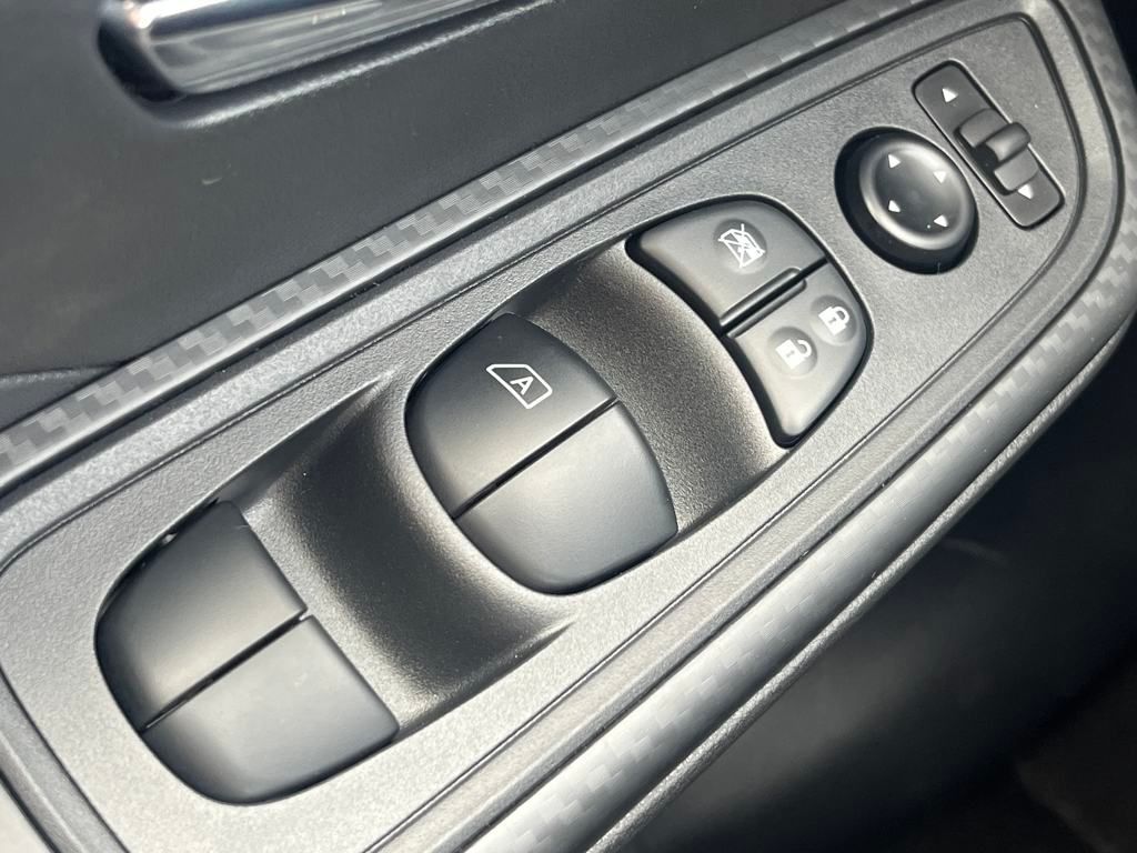 2025 Nissan Versa 1.6 SV photo