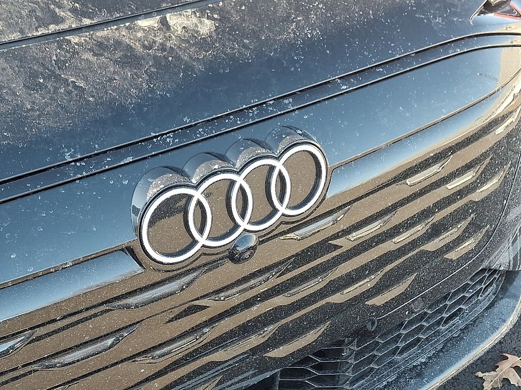 Thumbnail: 2025 Audi e-tron S - 4