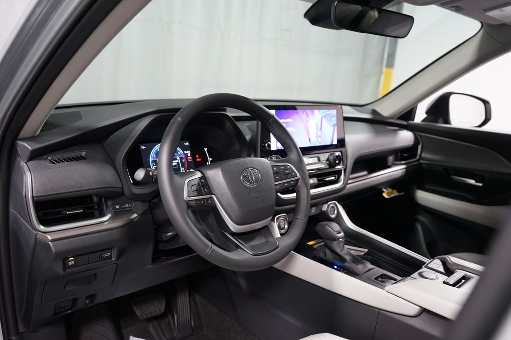 Thumbnail: 2026 Toyota Grand Highlander - 11