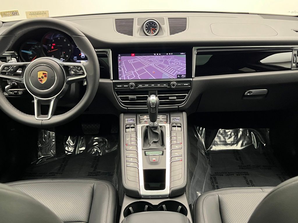 Thumbnail: 2021 Porsche Macan - 31