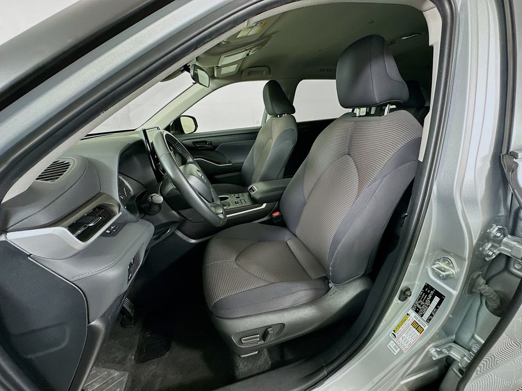 Thumbnail: 2024 Toyota Highlander - 21