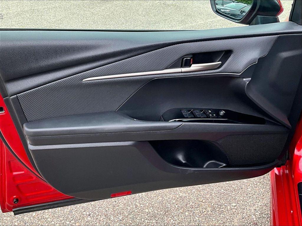 2025 Toyota Camry — photo 9
