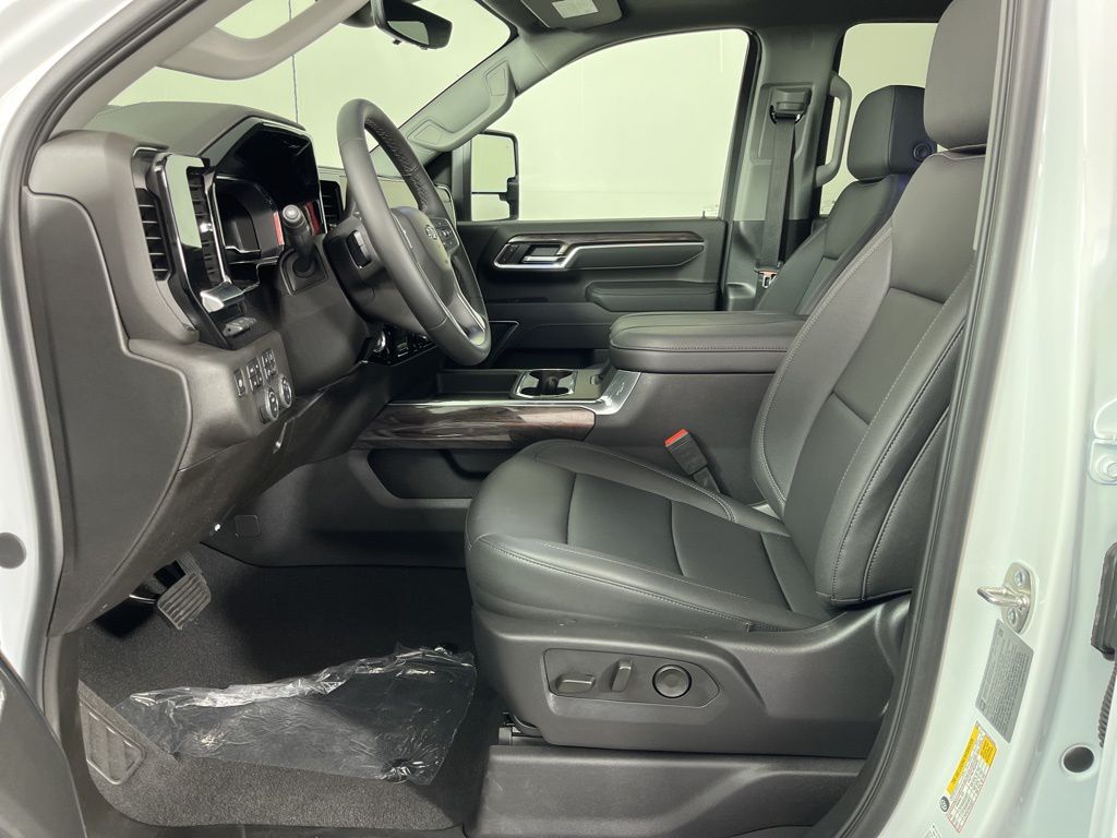 Thumbnail: 2025 Chevrolet Silverado 2500 - 26