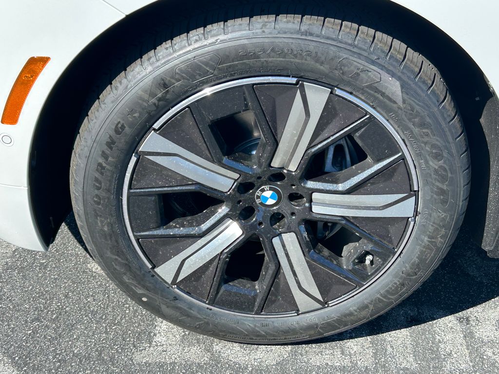 Thumbnail: 2026 BMW iX - 9