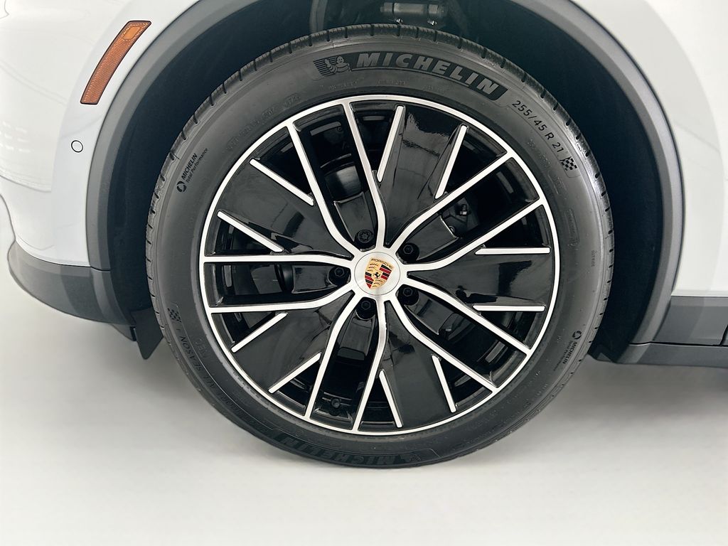 Thumbnail: 2026 Porsche Macan - 30