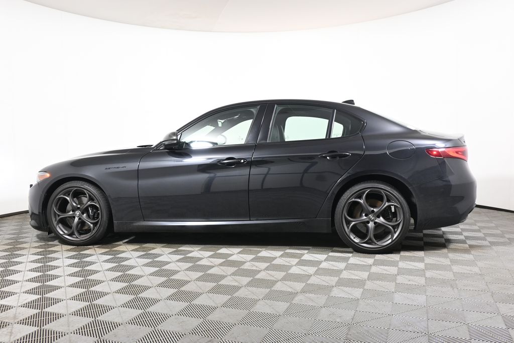 Thumbnail: 2023 Alfa Romeo Giulia - 2