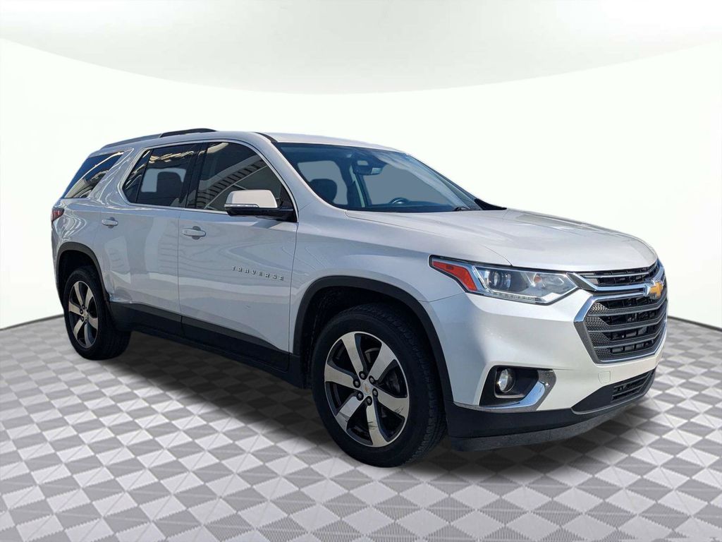 Pearl 2018 Chevrolet Traverse SUV / Crossover Front-Wheel Drive 9-Speed Automatic