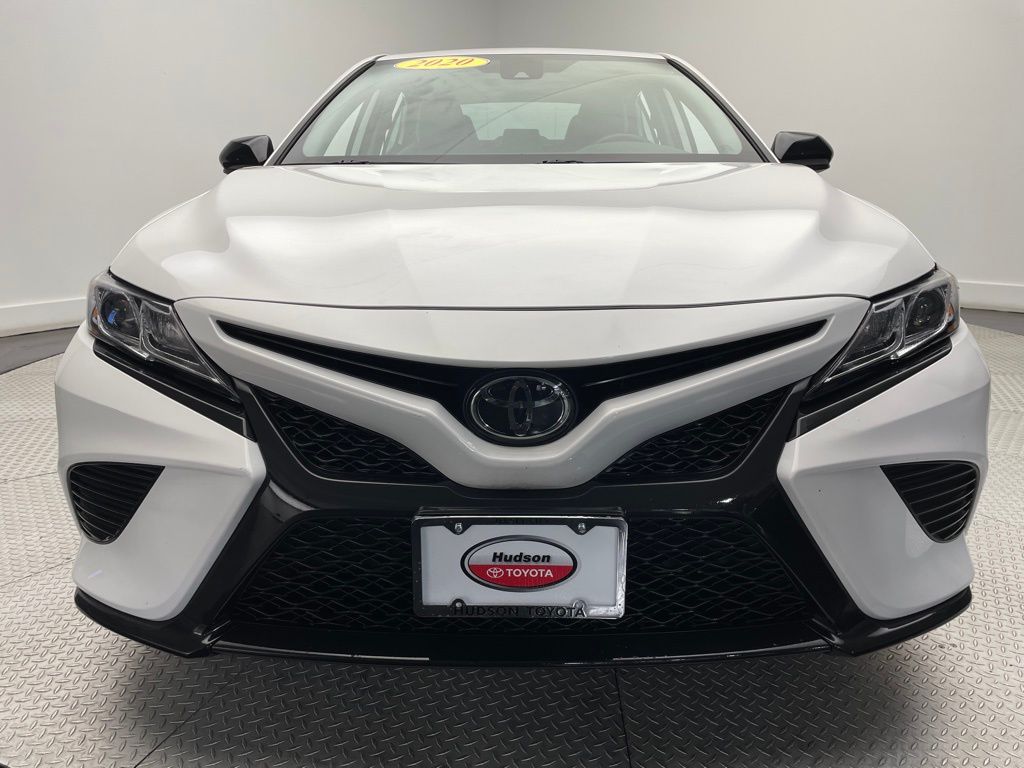 2020 Toyota Camry SE 2