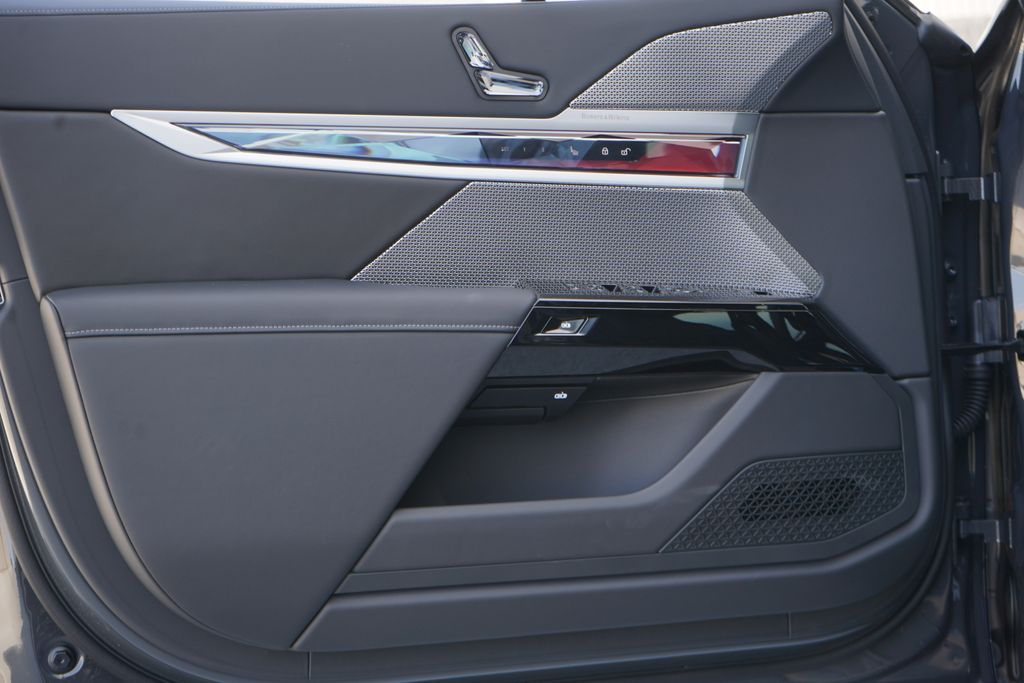 2025 BMW 7 Series 760i xDrive 10