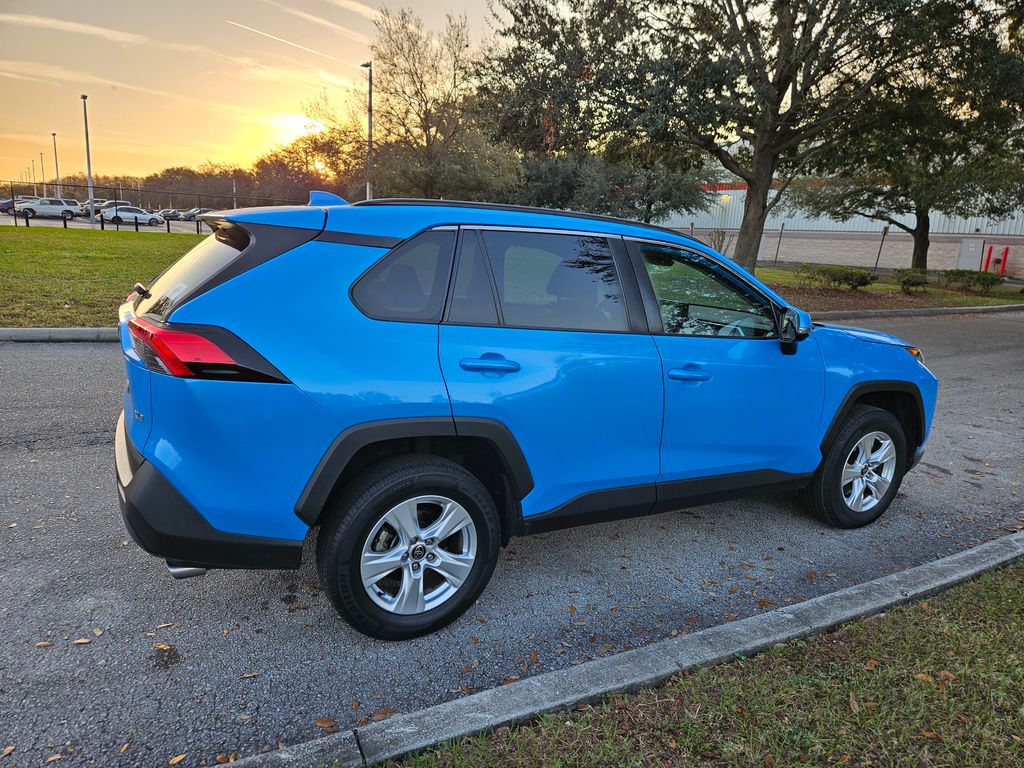 2021 Toyota RAV4 XLE 5