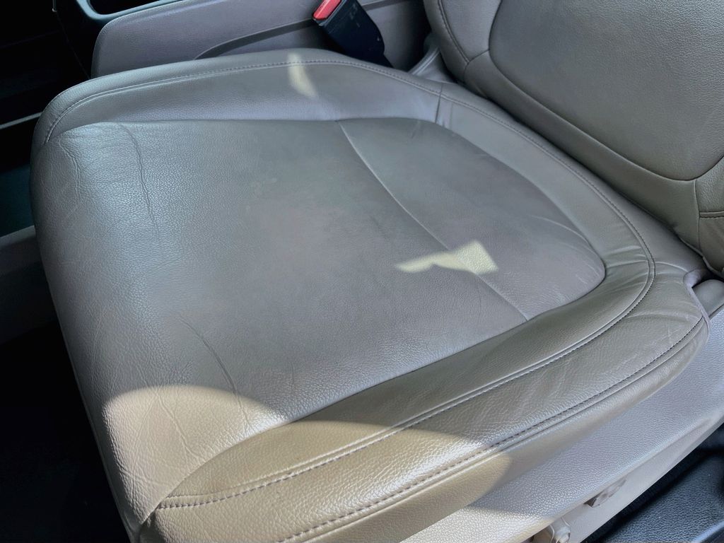Used 2022 Red Honda EX-L image 18