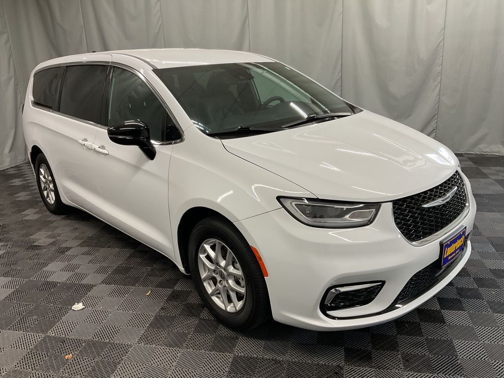 2025 Chrysler Pacifica Select FWD