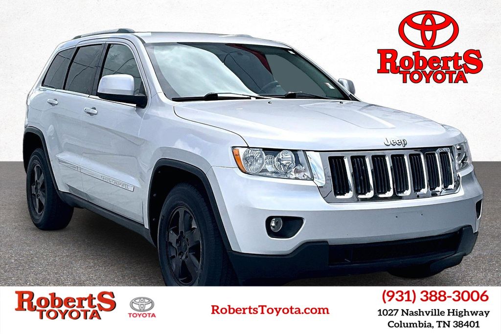 Bright Silver Metallic Clearcoat 2011 Jeep Grand Cherokee Laredo SUV / Crossover 4X2 5-Speed Automatic