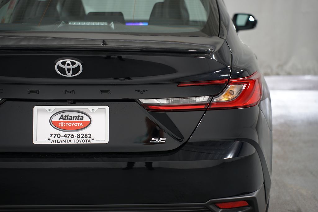 2025 Toyota Camry SE 10