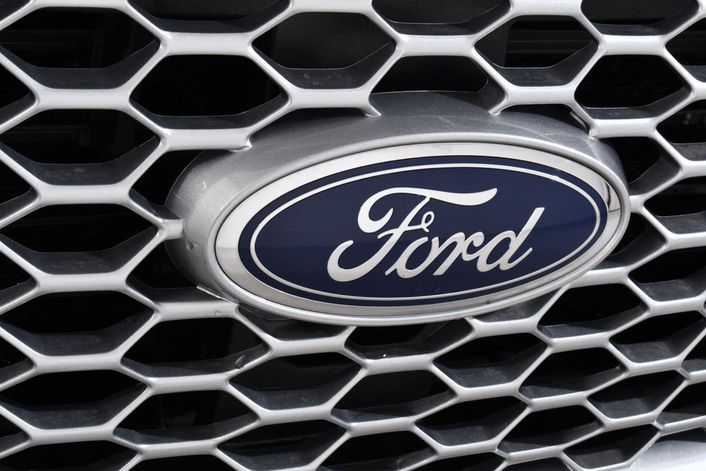 Used 2023 Gray Ford SEL image 21