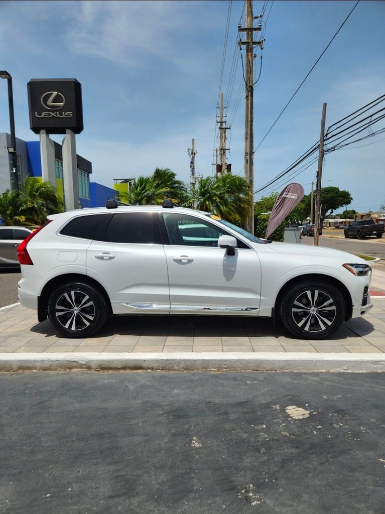 Thumbnail: 2022 Volvo XC60 - 4