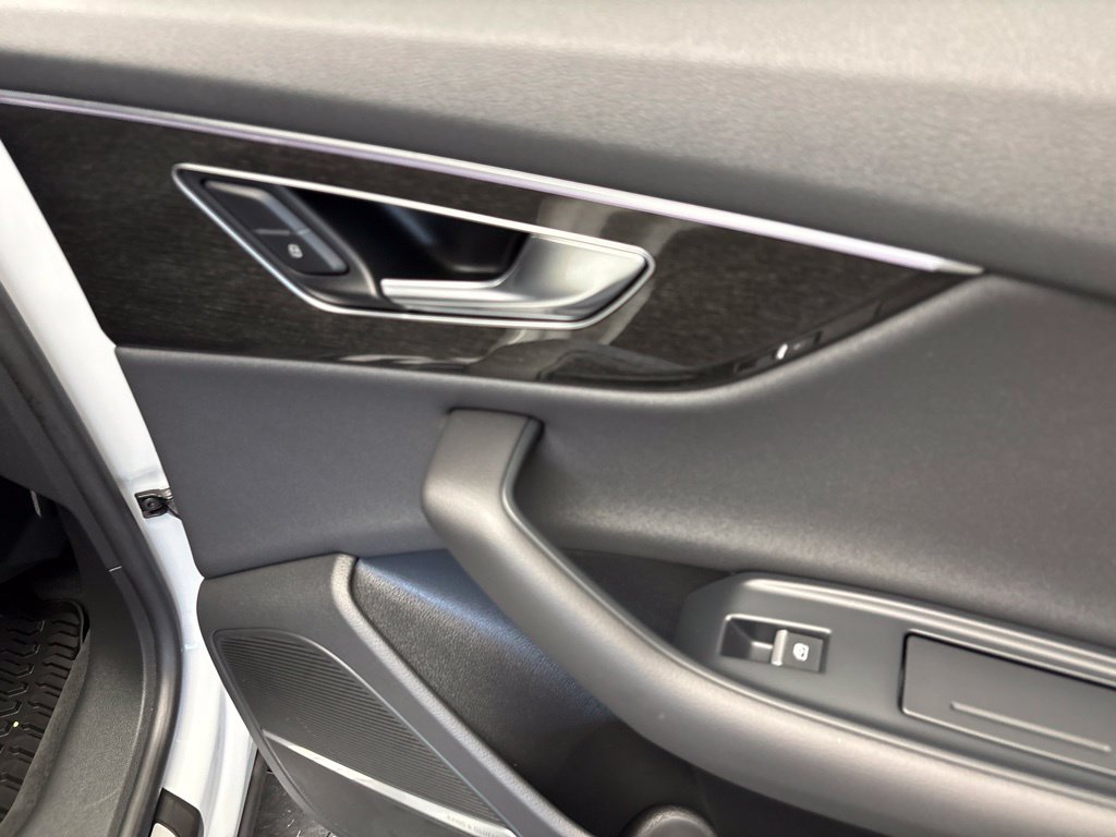 Thumbnail: 2020 Audi Q8 - 26