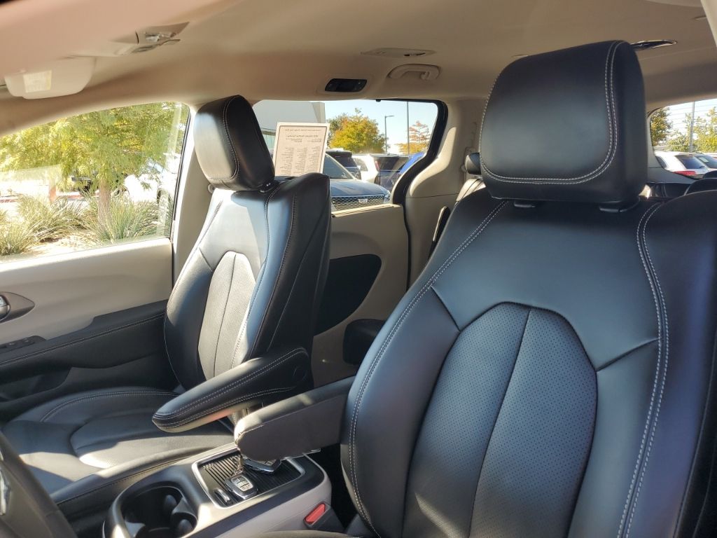 Used Car 2023 Chrysler Pacifica  Touring L For Sale Under $40,000 In Austin, Texas