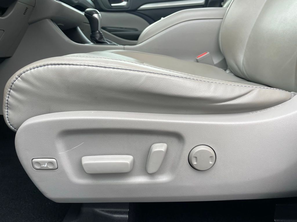 Thumbnail: 2017 Toyota Highlander - 24